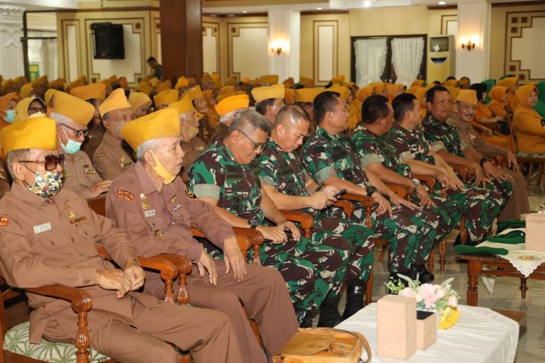 Pangdam V/Brawijaya sebut veteran pahlawan bersahaja bagai Sherpa Tenzing di Himalaya Pangdam V/Brawijaya sebut veteran pahlawan bersahaja bagai Sherpa Tenzing di Himalaya