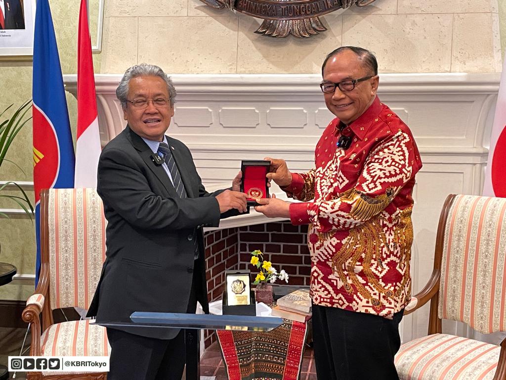 Dubes Heri dan Wantimpres Sidarto ajak WNI di Jepang jaga persatuan & cinta tanah air Dubes Heri dan Wantimpres Sidarto ajak WNI di Jepang jaga persatuan & cinta tanah air