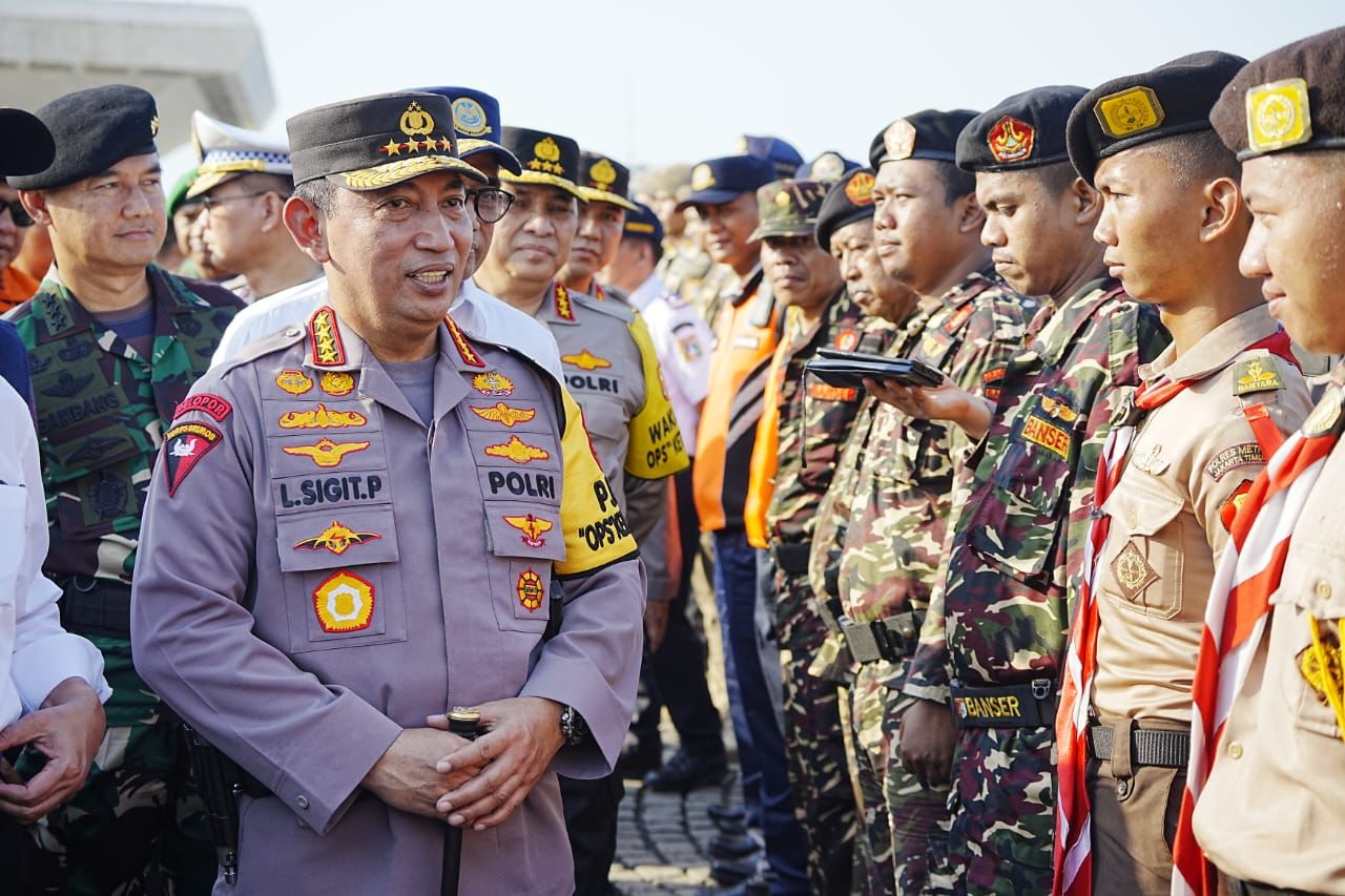 Operasi Ketupat 2023 resmi digelar, Kapolri minta berikan pelayanan terbaik ke pemudik Operasi Ketupat 2023 resmi digelar, Kapolri minta berikan pelayanan terbaik ke pemudik