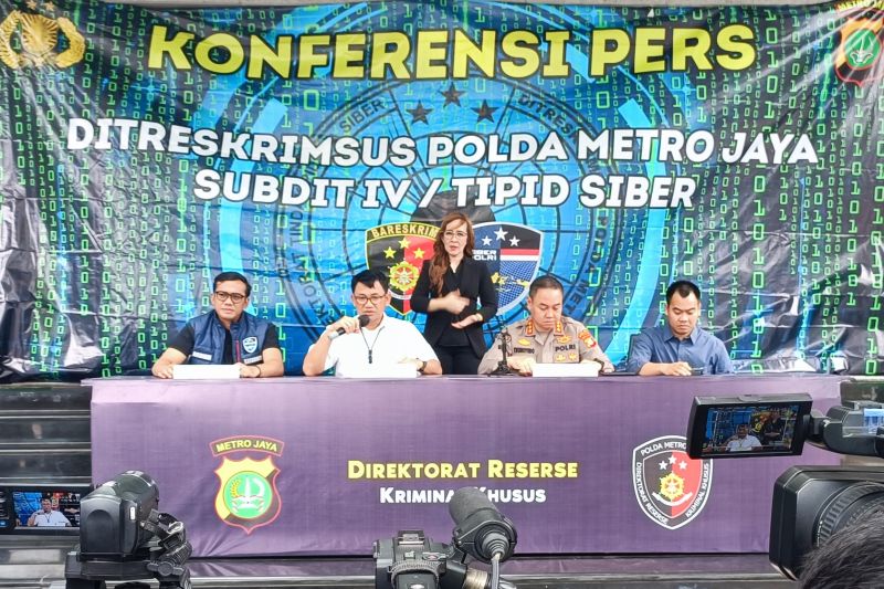 Polisi ungkap tersangka penempel QRIS sudah beraksi di 38 titik Polisi ungkap tersangka penempel QRIS sudah beraksi di 38 titik