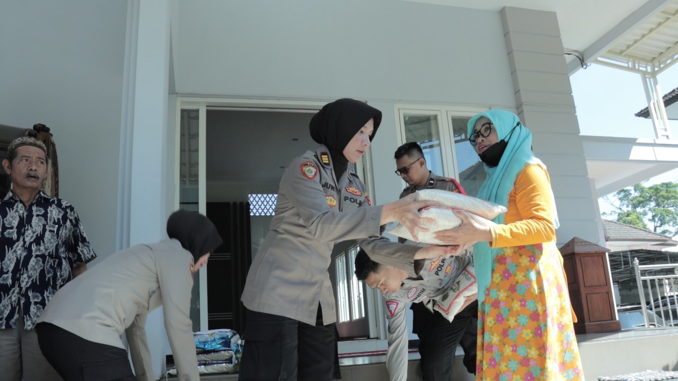 1 ton beras zakat fitrah dan zakat mal berhasil dikumpulkan 1 ton beras zakat fitrah dan zakat mal berhasil dikumpulkan