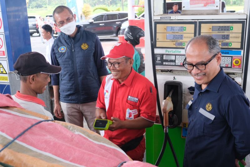 Kementerian ESDM pantau stok dan penyaluran BBM di jalur selatan Jawa Kementerian ESDM pantau stok dan penyaluran BBM di jalur selatan Jawa