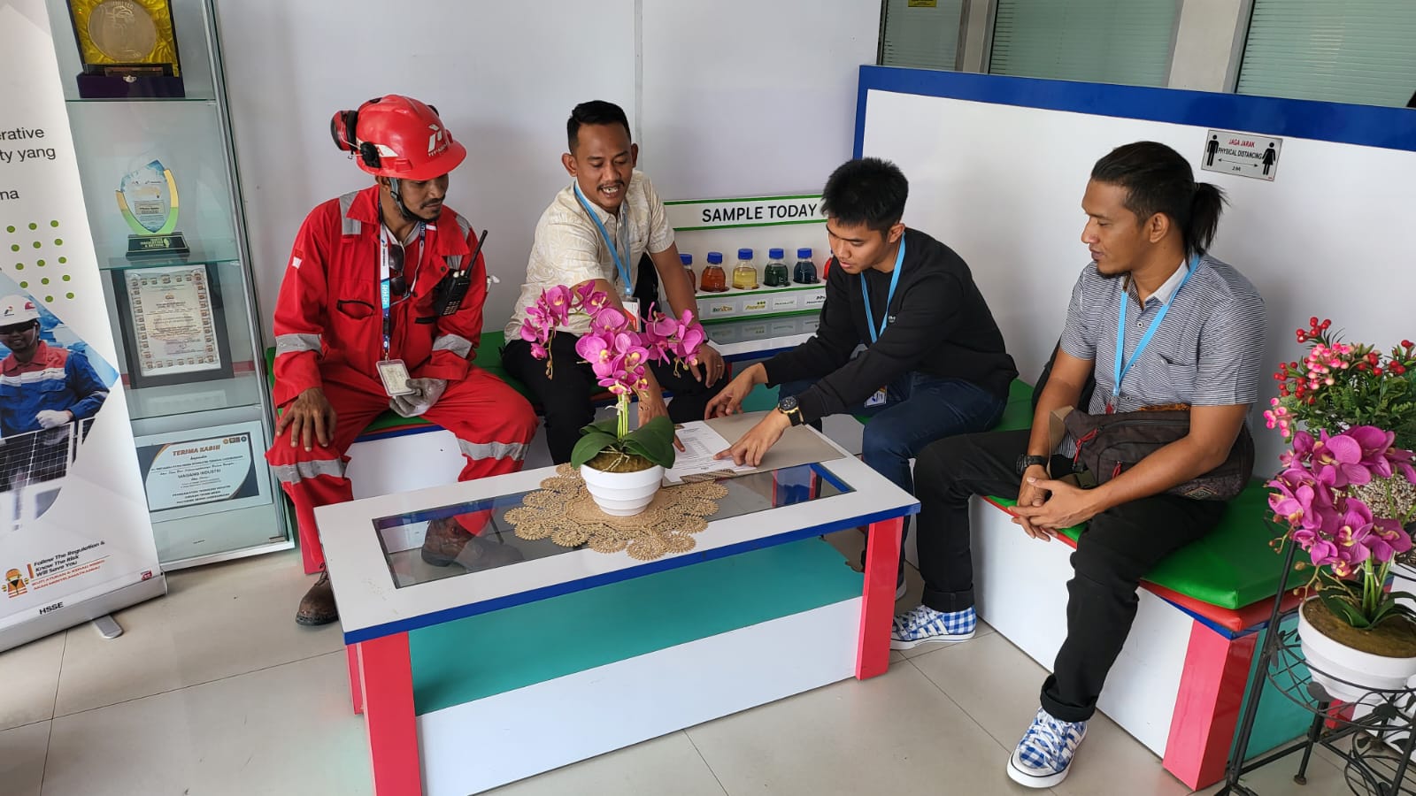 Personel Polres Lhokseumawe cek ketersediaan BBM dan LPG jelang lebaran Personel Polres Lhokseumawe cek ketersediaan BBM dan LPG jelang lebaran