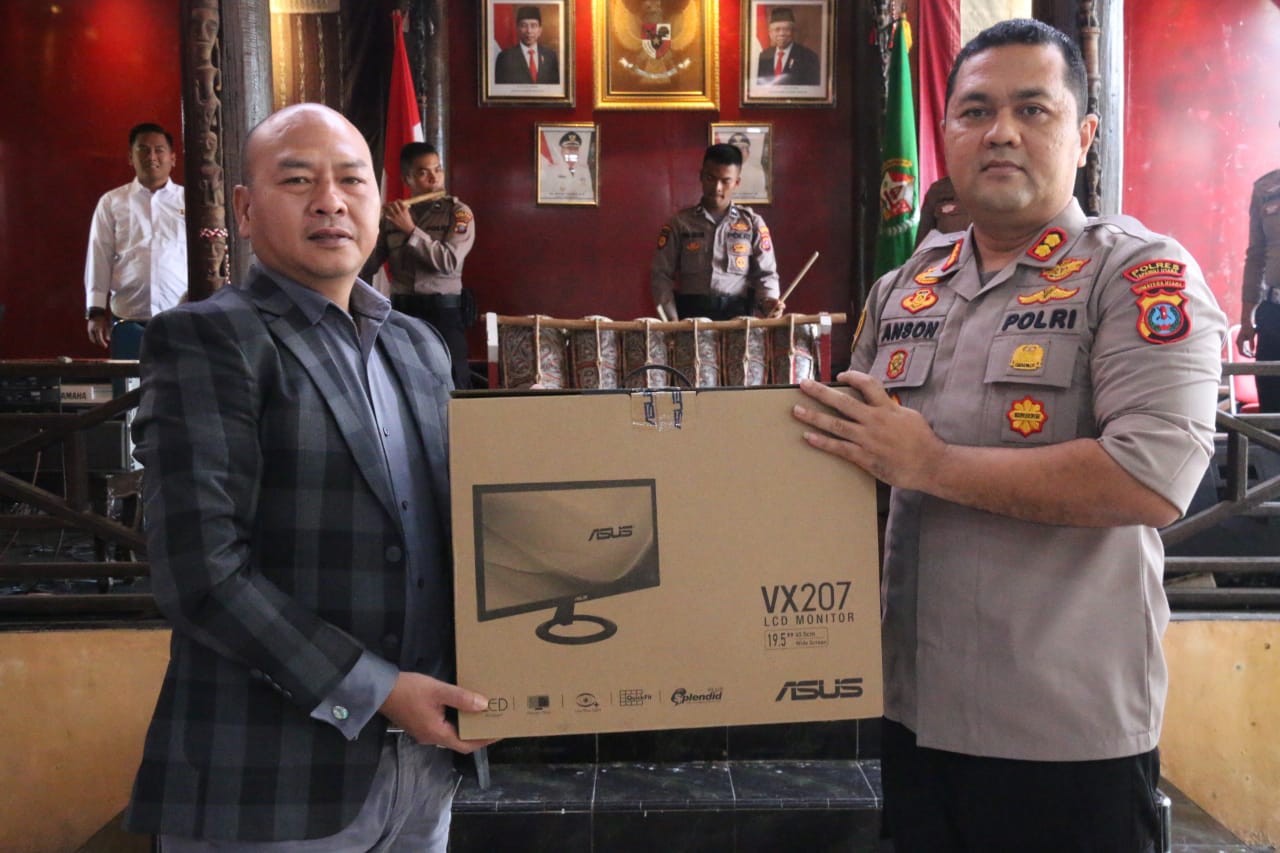 Bupati Taput berikan peralatan ETLE ke Polda Sumut Bupati Taput berikan peralatan ETLE ke Polda Sumut