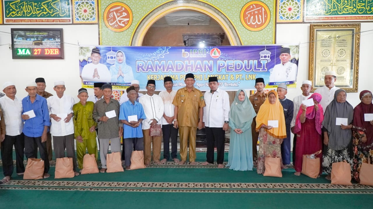 PD IPHI Kabupaten Langkat bagikan sembako ke kaum dhuafa PD IPHI Kabupaten Langkat bagikan sembako ke kaum dhuafa