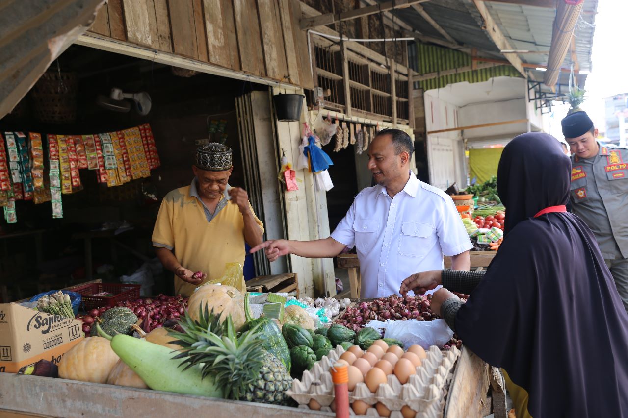 Pj Wali Kota Lhokseumawe pastikan kebutuhan pokok stabil jelang Idul Fitri Pj Wali Kota Lhokseumawe pastikan kebutuhan pokok stabil jelang Idul Fitri
