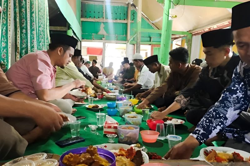 Tradisi Pasiar di Kabupaten Donggala ajang silaturahmi saat Lebaran Tradisi Pasiar di Kabupaten Donggala ajang silaturahmi saat Lebaran