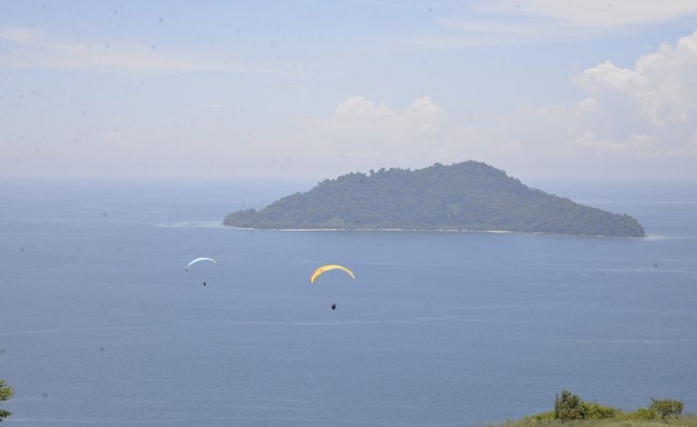 Atlet paralayang atraksi fun fly promosikan wisata Gorontalo Utara