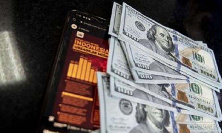 Dolar sedikit menguat seiring meningkatnya imbal hasil obligasi AS