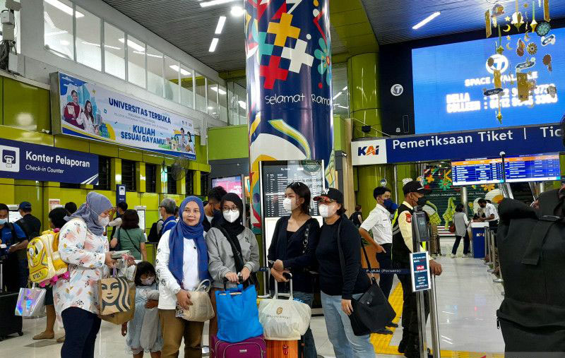 Pemilir penuhi Stasiun Gambir manfaatkan program tarif rendah pada H+4