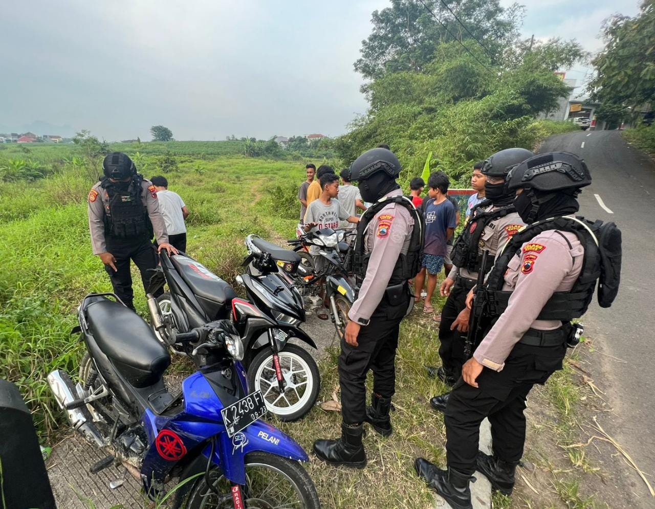 Tim URCM dan Sat Lantas Polres Kudus amankan puluhan motor brong di lokasi balap liar Tim URCM dan Sat Lantas Polres Kudus amankan puluhan motor brong di lokasi balap liar