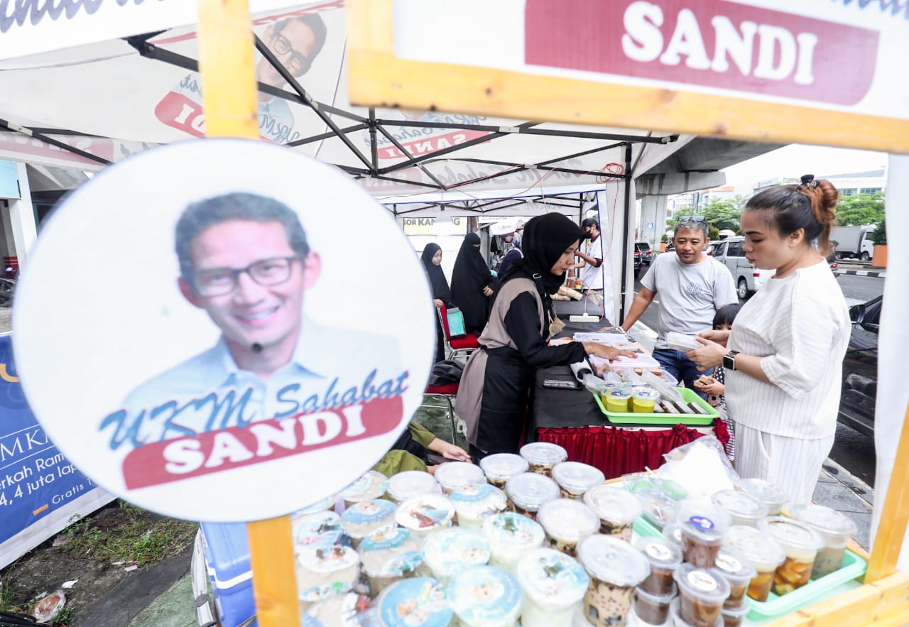 Relawan UMKM Sahabat Sandi beri modal usaha dan nasi kotak gratis selama Ramadan di Makassar Relawan UMKM Sahabat Sandi beri modal usaha dan nasi kotak gratis selama Ramadan di MakassarÂ