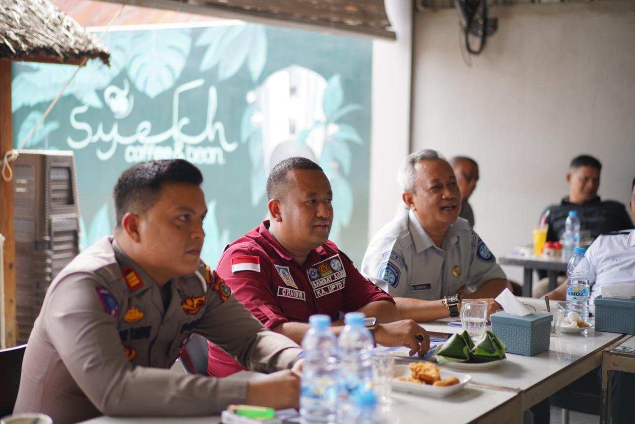 Masyarakat antusias bayar pajak kendaraan di warung kopi dan samsat keliling Masyarakat antusias bayar pajak kendaraan di warung kopi dan samsat keliling