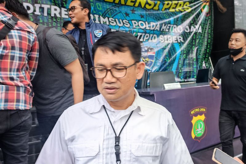Polisi sebut tersangka penempel QRIS merupakan eks karyawan BUMN Polisi sebut tersangka penempel QRIS merupakan eks karyawan BUMN