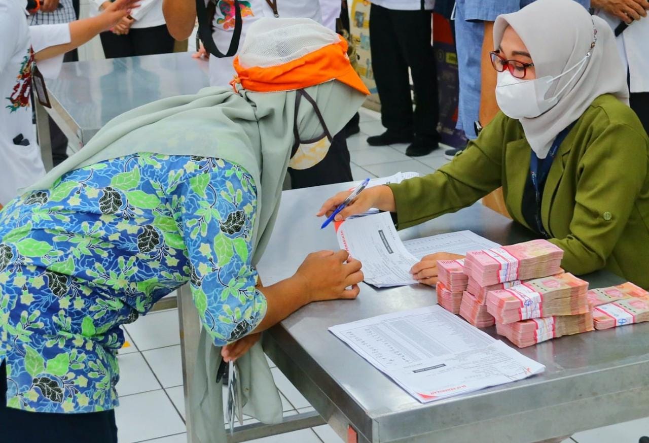 Jelang Lebaran, Pemkab Kudus kucurkan BLT DBHCHT buruh rokok Jelang Lebaran, Pemkab Kudus kucurkan BLT DBHCHT buruh rokok