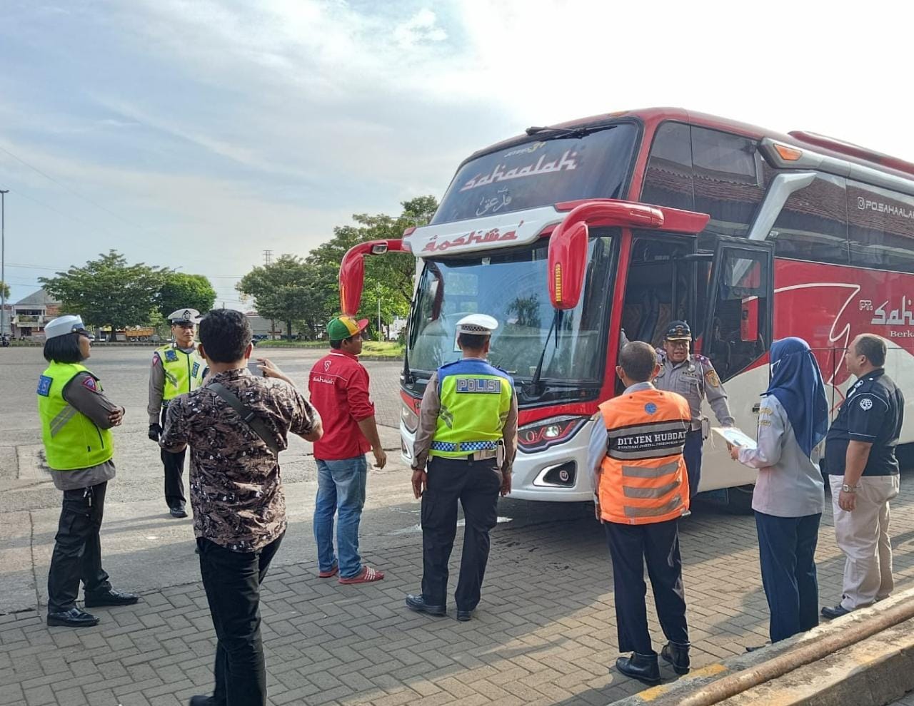 Kurangi risiko laka lantas, Polres Kudus sediakan bus balik mudik gratis Kurangi risiko laka lantas, Polres Kudus sediakan bus balik mudik gratis