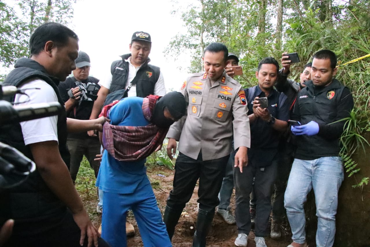 Dukun Slamet Tohari bunuh 12 korbannya dengan obat darah tinggi dan potasium sianida Dukun Slamet Tohari bunuh 12 korbannya dengan obat darah tinggi dan potasium sianida