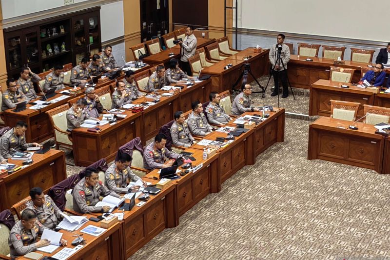Kapolri sebut siapkan pasukan reaksi cepat Brimob amankan Pemilu 2024 Kapolri sebut siapkan pasukan reaksi cepat Brimob amankan Pemilu 2024