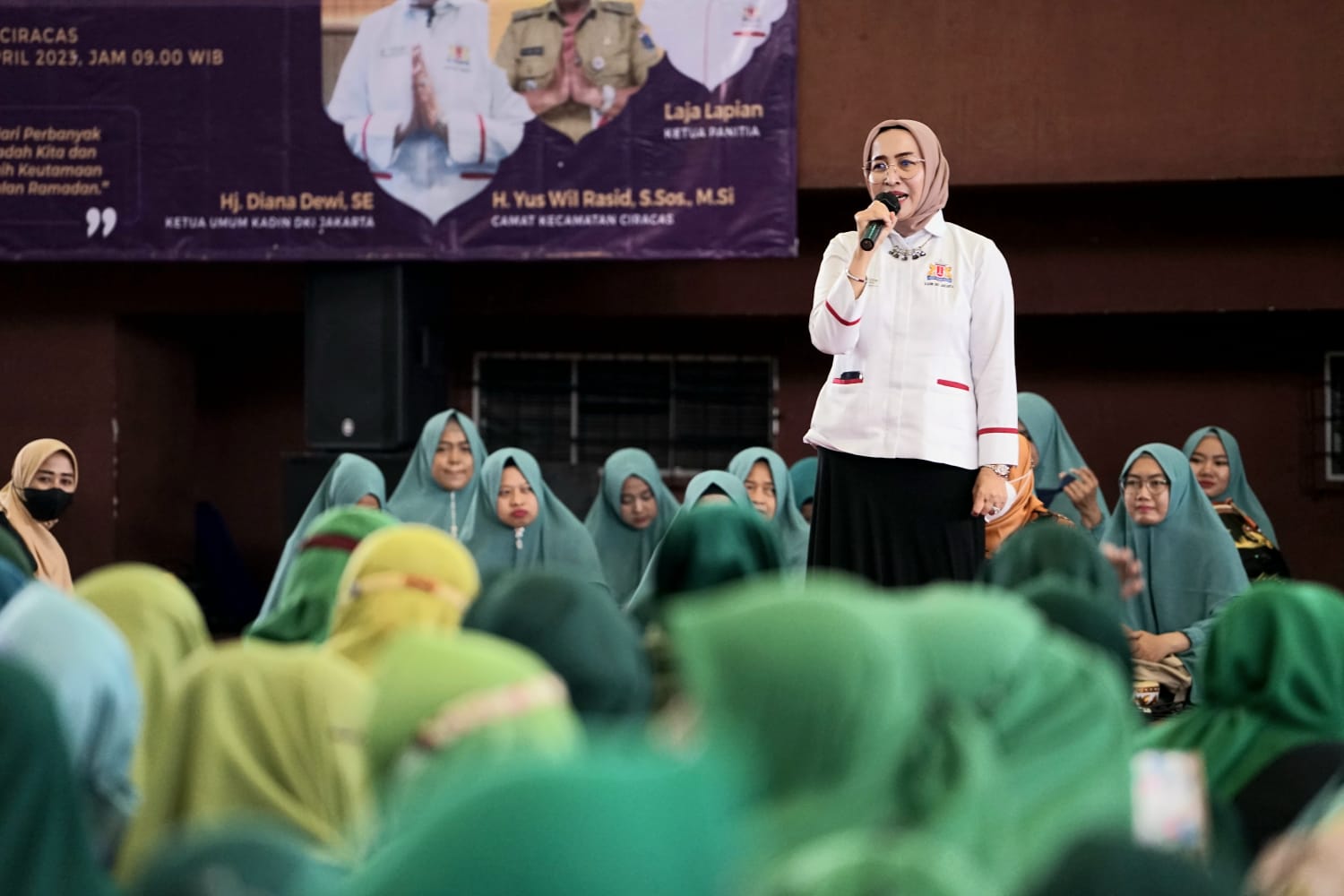 Kadin DKI terus berbagi paket sembako selama Ramadan Kadin DKI terus berbagi paket sembako selama Ramadan