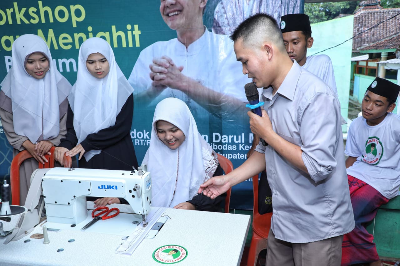 Tambah keterampilan, santri di Ponpes Darul Marif dukung SDG beri pelatihan menjahit Tambah keterampilan, santri di Ponpes Darul Marif dukung SDG beri pelatihan menjahitÂ