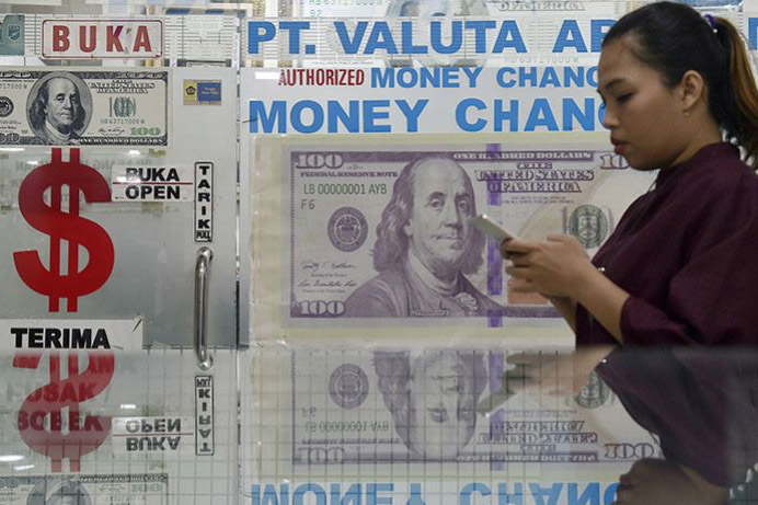 Rupiah turun 57 poin jadi Rp14.762 pada Senin
