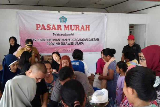 Animo masyarakat perbatasan belanja pasar murah lebaran tinggi