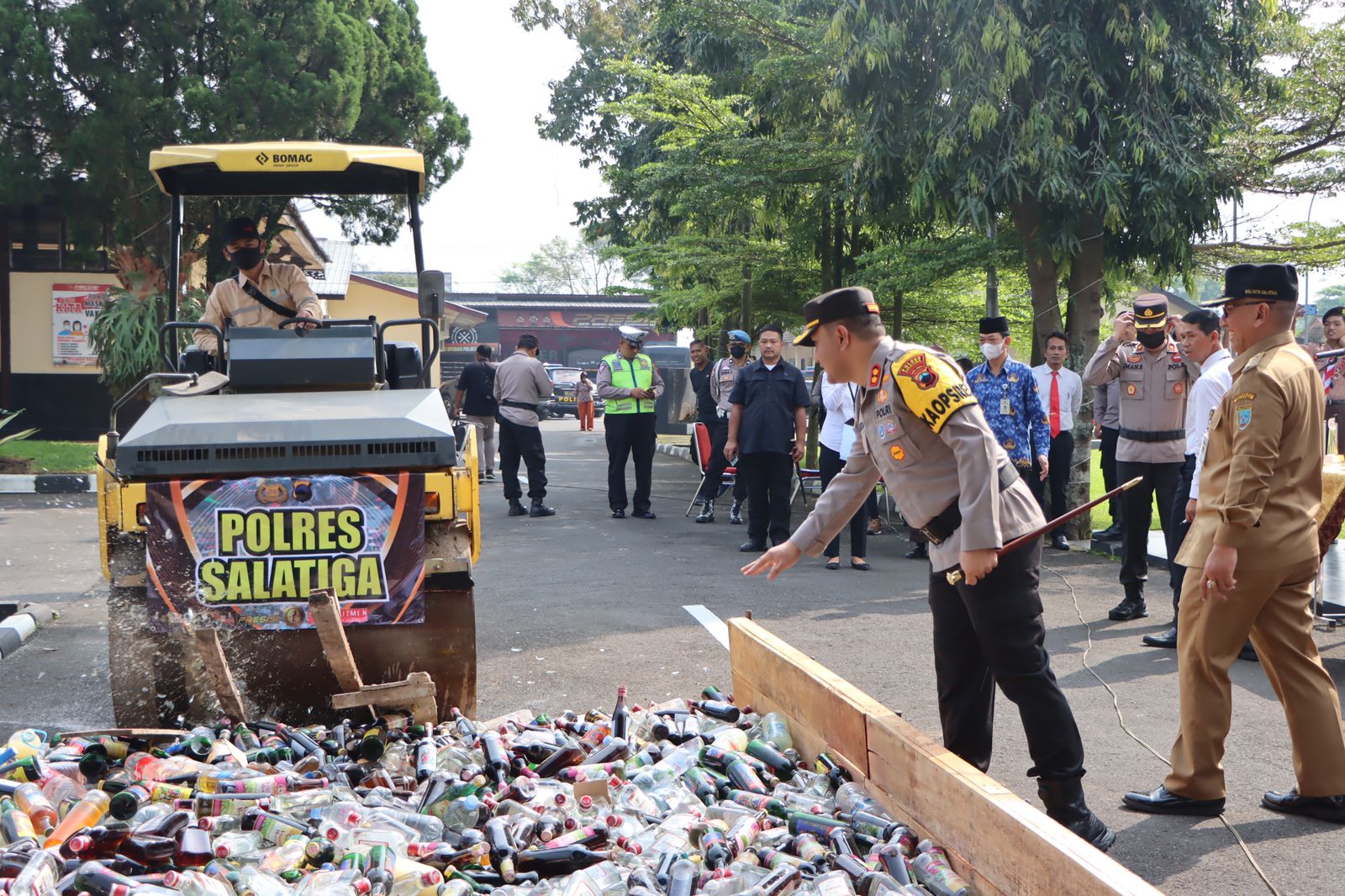 Polres Salatiga musnahkan 2.944 botol miras