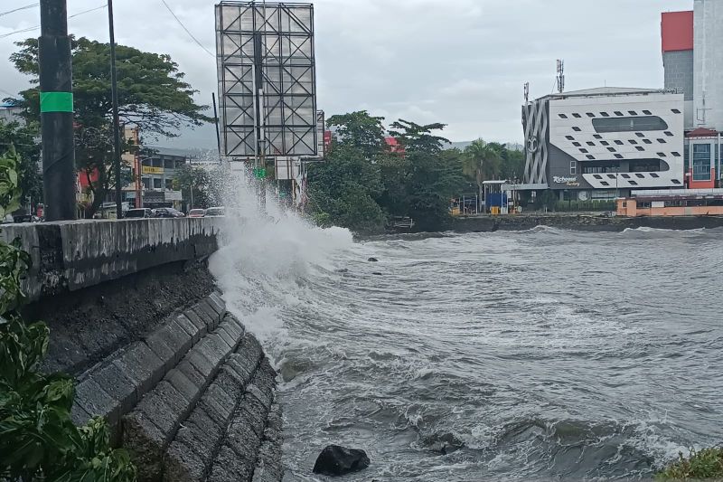 BMKG keluarkan peringatan dini gelombang 2,5 meter BMKG keluarkan peringatan dini gelombang 2,5 meter