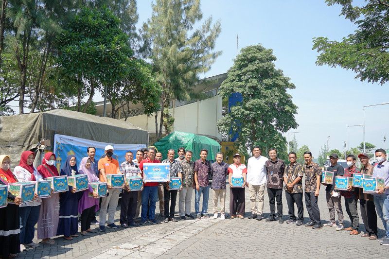 Pelindo Petikemas bagikan 15.227 paket sembako gratis jelang Lebaran Pelindo Petikemas bagikan 15.227 paket sembako gratis jelang Lebaran