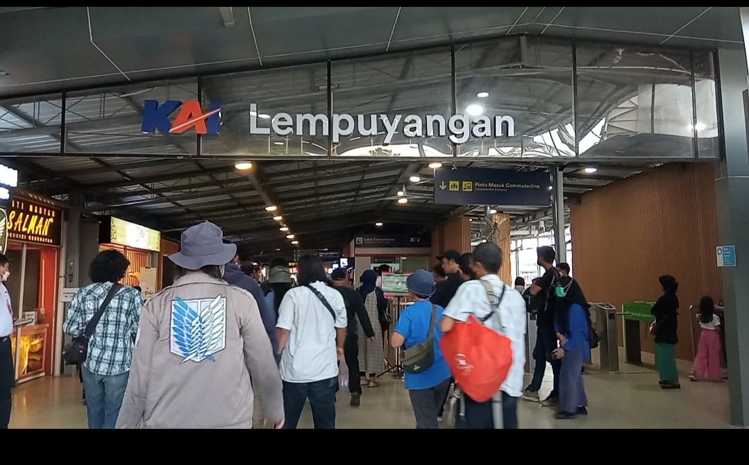 Libur lebaran, penumpang Commuterline Yogya-Solo dan KA lokal Prameks melonjak drastis Libur lebaran, penumpang Commuterline Yogya-Solo dan KA lokal Prameks melonjak drastis