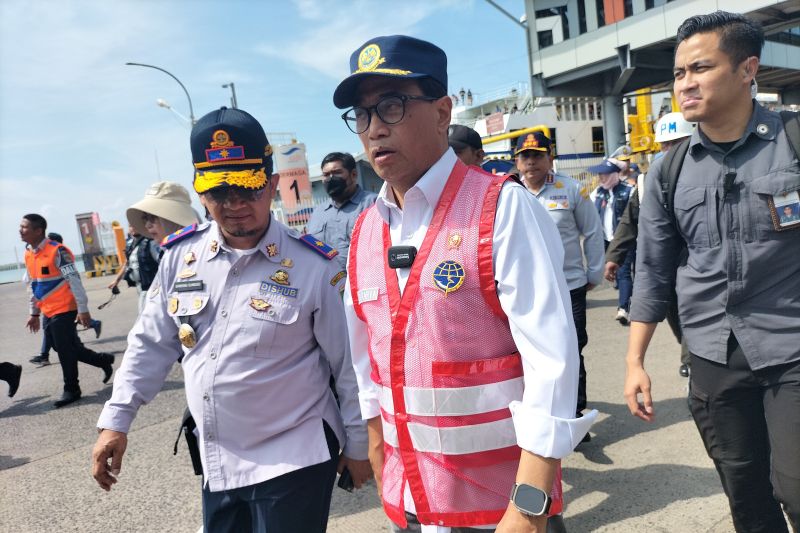 Menhub minta manajemen ASDP siap hadapi lonjakan arus balik ke dua Menhub minta manajemen ASDP siap hadapi lonjakan arus balik ke dua