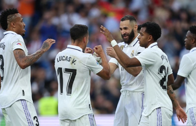 Tiga gol Karim Benzema bawa Real Madrid menang 4-2 atas Almeria Tiga gol Karim Benzema bawa Real Madrid menang 4-2 atas Almeria