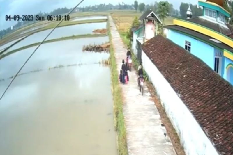 Polres OKU Timur tangkap dua pelaku jambret yang viral di medsos Polres OKU Timur tangkap dua pelaku jambret yang viral di medsos
