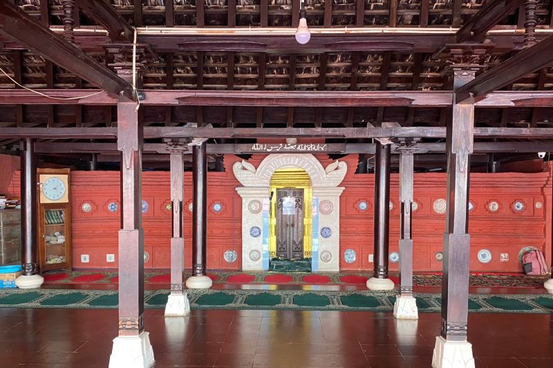 Menilik kisah keberagaman di Masjid Merah Cirebon Menilik kisah keberagaman di Masjid Merah Cirebon