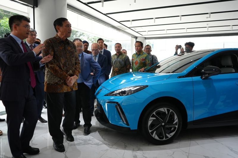 MG pamerkan MG4 EV dan MG ZS EV di depan Menkomarves