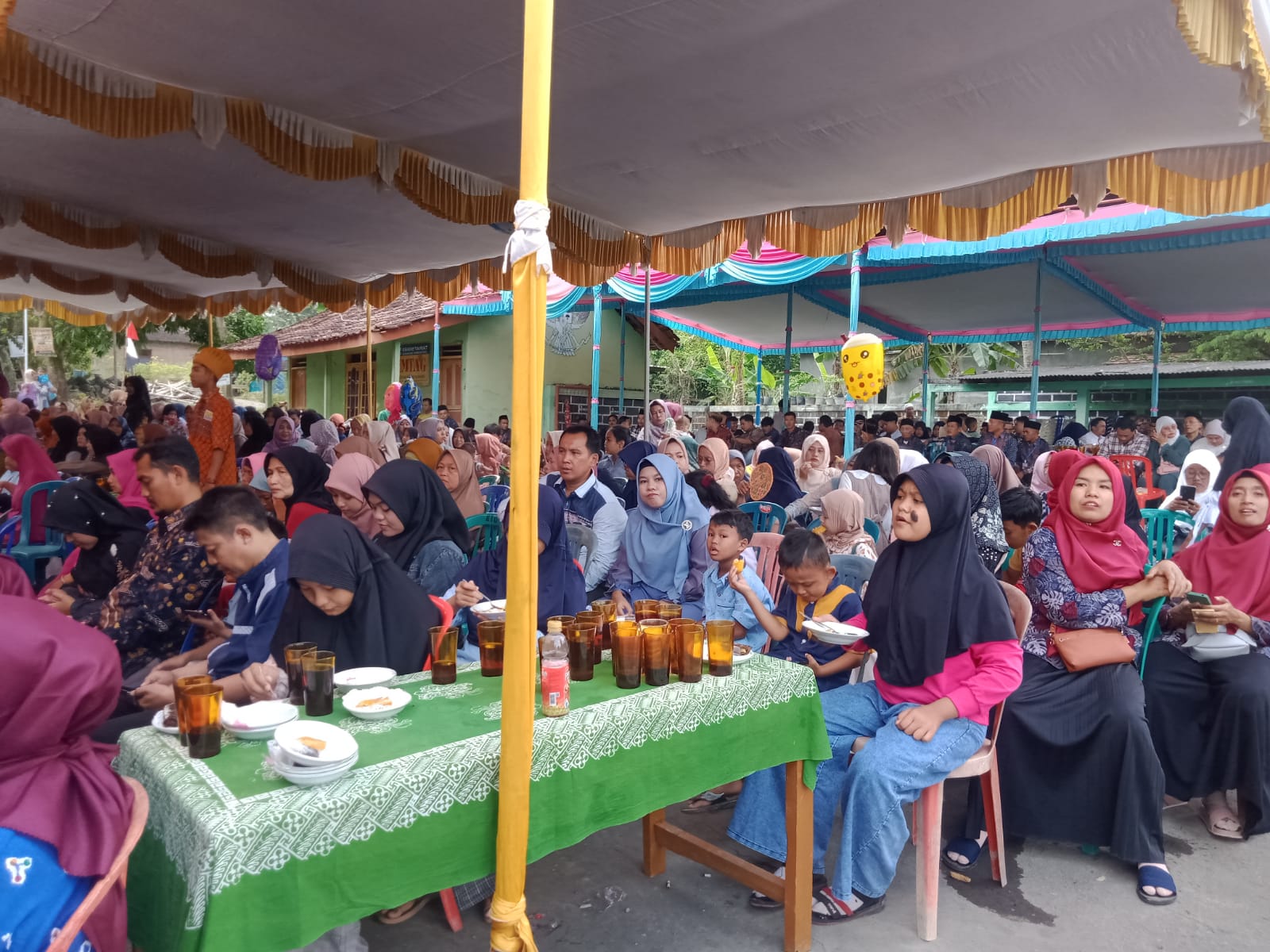 Ribuan pedagang sate se-Jabodetabek gelar halal bihalal di Boyolali Ribuan pedagang sate se-Jabodetabek gelar halal bihalal di Boyolali