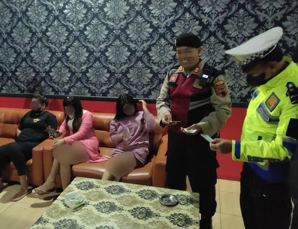 Nekat beroperasi, tujuh pemandu karaoke diamankan Tim Polres Kudus