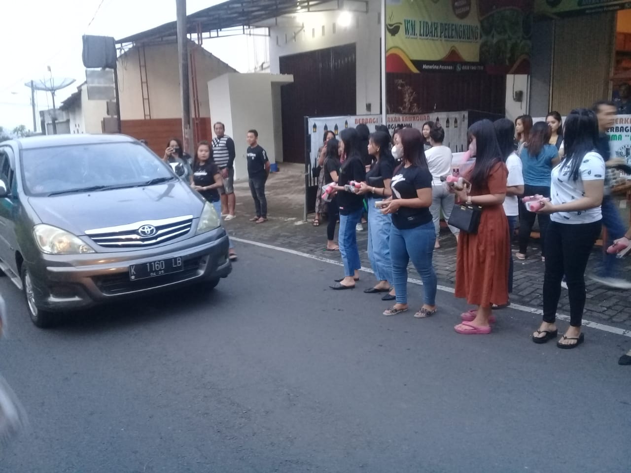 PK Sarirejo Salatiga berbagi takjil