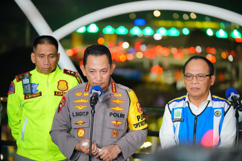 Kapolri minta jajaran antisipasi 40 persen pemudik lewati Cikampek Kapolri minta jajaran antisipasi 40 persen pemudik lewati Cikampek