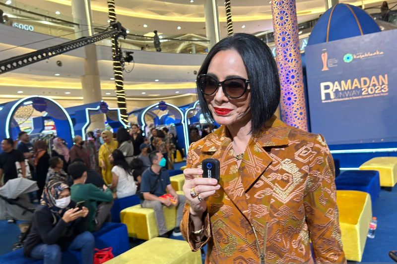Poppy Dharsono khawatir industri mode cepat merusak lingkungan Poppy Dharsono khawatir industri mode cepat merusak lingkungan