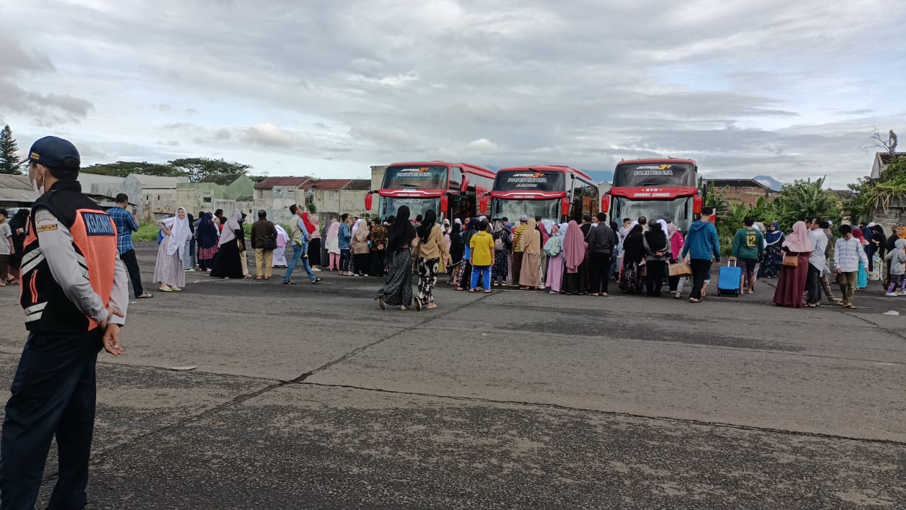 269 santri Ponpes Gontor kembali ke pondok pesantren 269 santri Ponpes Gontor kembali ke pondok pesantren