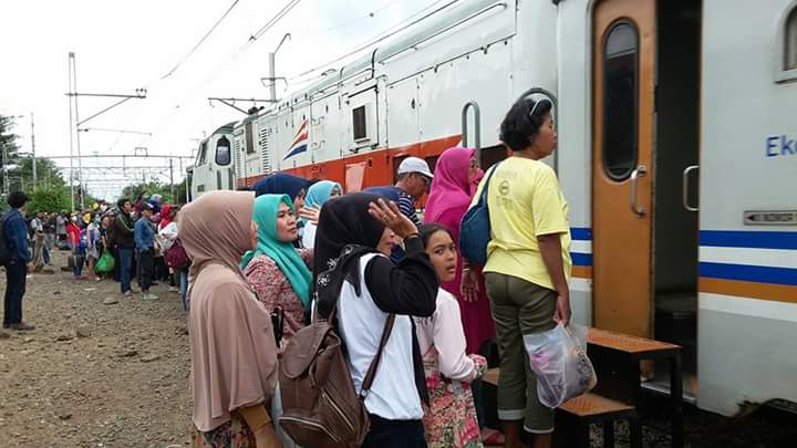 Enam hari masa angkutan Lebaran, Stasiun Purwakarta layani 12.969 penumpang KA Enam hari masa angkutan Lebaran, Stasiun Purwakarta layani 12.969 penumpang KA