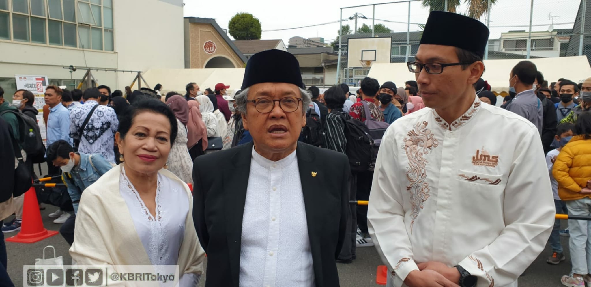 Dubes Heri Akhmadi salat Idul Fitri 1444 H dan silaturahmi dengan 3.000 WNI di Tokyo Dubes Heri Akhmadi salat Idul Fitri 1444 H dan silaturahmi dengan 3.000 WNI di Tokyo