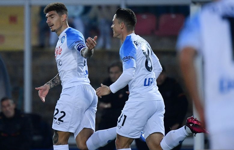 Gol bunuh diri Wladimiro Falcone menangkan Napoli 2-1 atas Lecce Gol bunuh diri Wladimiro Falcone menangkan Napoli 2-1 atas Lecce