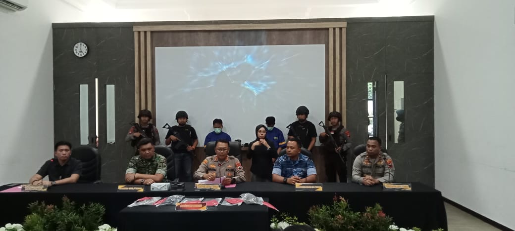 Dua pelaku perampokan anggota TNI ditangkap, dua pelaku lain DPO Dua pelaku perampokan anggota TNI ditangkap, dua pelaku lain DPO