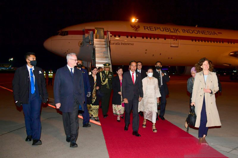 Presiden Jokowi dan Ibu Negara tiba di Hannover Jerman Presiden Jokowi dan Ibu Negara tiba di Hannover Jerman