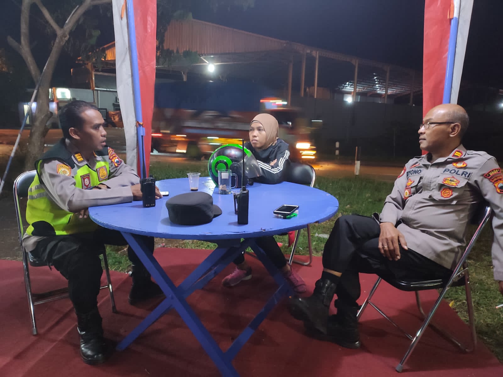 Pemudik motor tak sadar tinggalkan istrinya di jalan Pemudik motor tak sadar tinggalkan istrinya di jalan