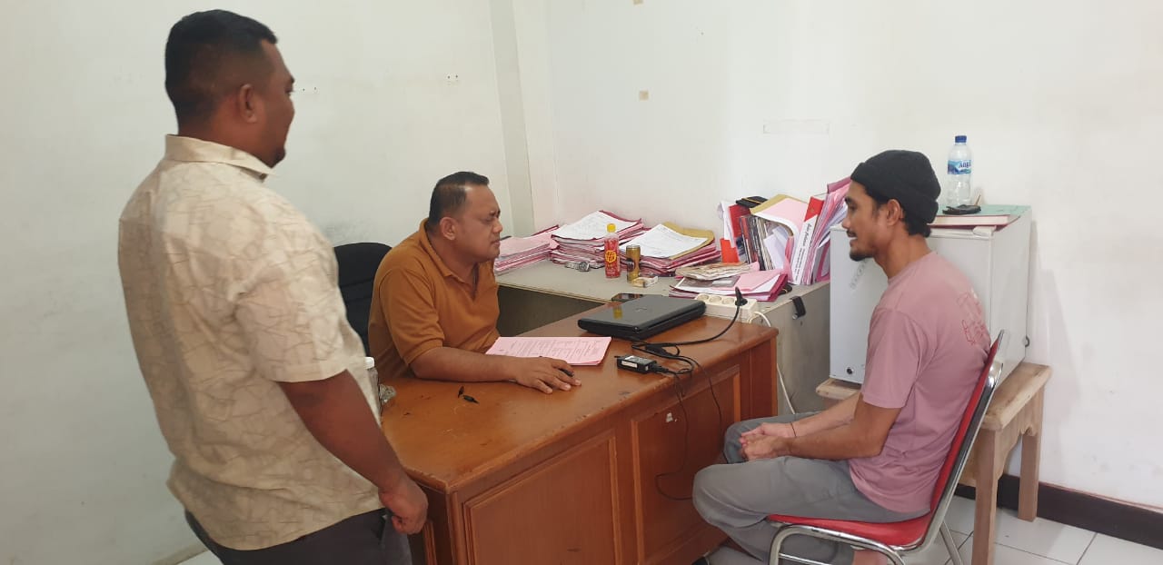 Polsek Cot Girek limpahkan kasus pencurian sawit milik PTPN 1 ke Kejari Aceh Utara Polsek Cot Girek limpahkan kasus pencurian sawit milik PTPN 1 ke Kejari Aceh Utara