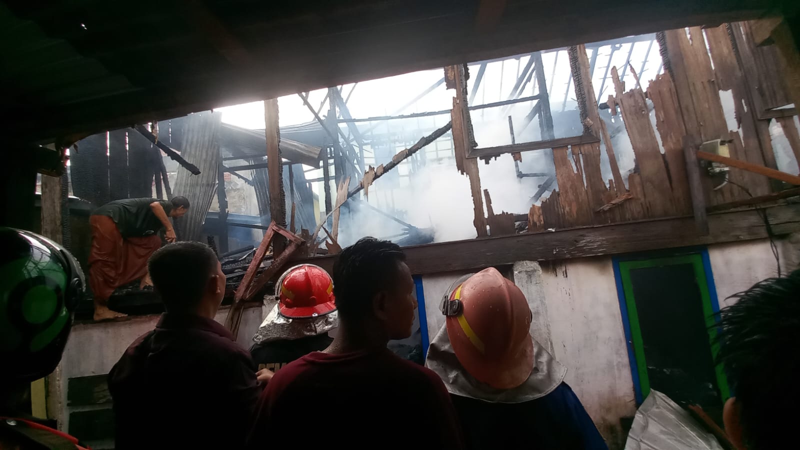 Diduga anak main korek api, satu rumah panggung hangus dilalap api