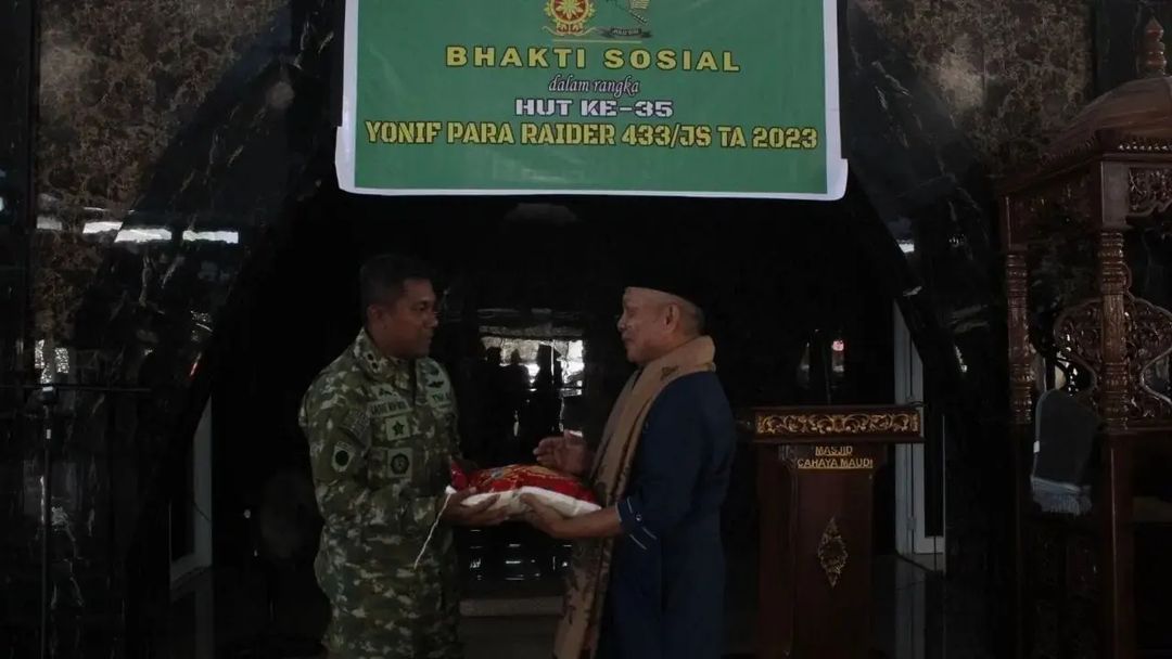 Peringati HUT ke-35, Yonif PR 433 Kostrad baksos di Pesantren Al-Firdaus Peringati HUT ke-35, Yonif PR 433 Kostrad baksos di Pesantren Al-Firdaus
